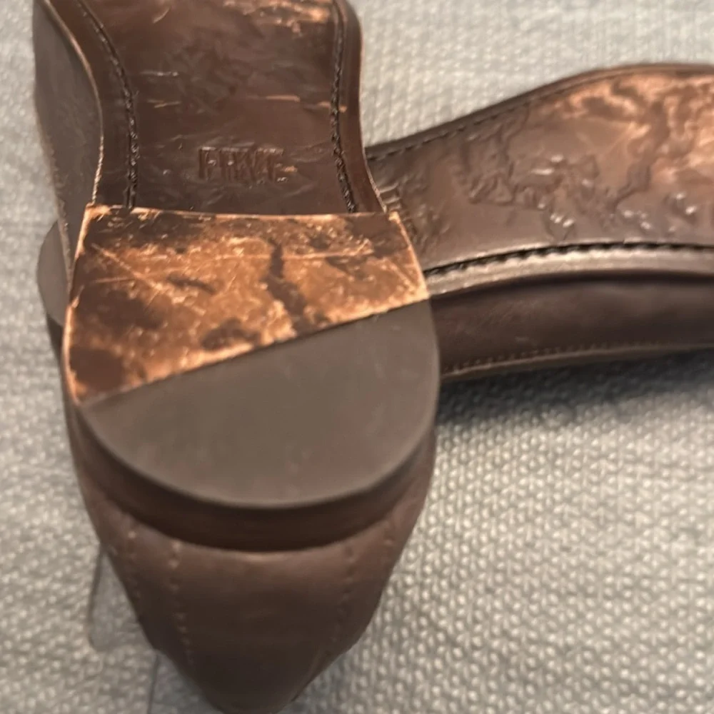 Frye Carson Ballet flat brown size 6.5